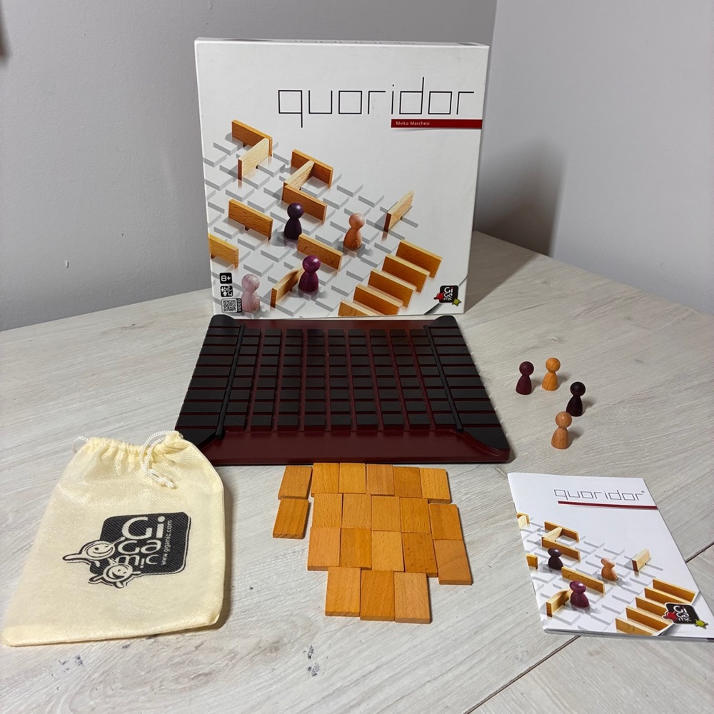 Quoridor Gigamic Strategy Board Game Wooden Maze Puzzle Family 100% Complete
